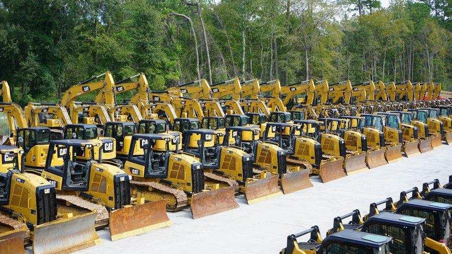 Construction site and heavy equipment